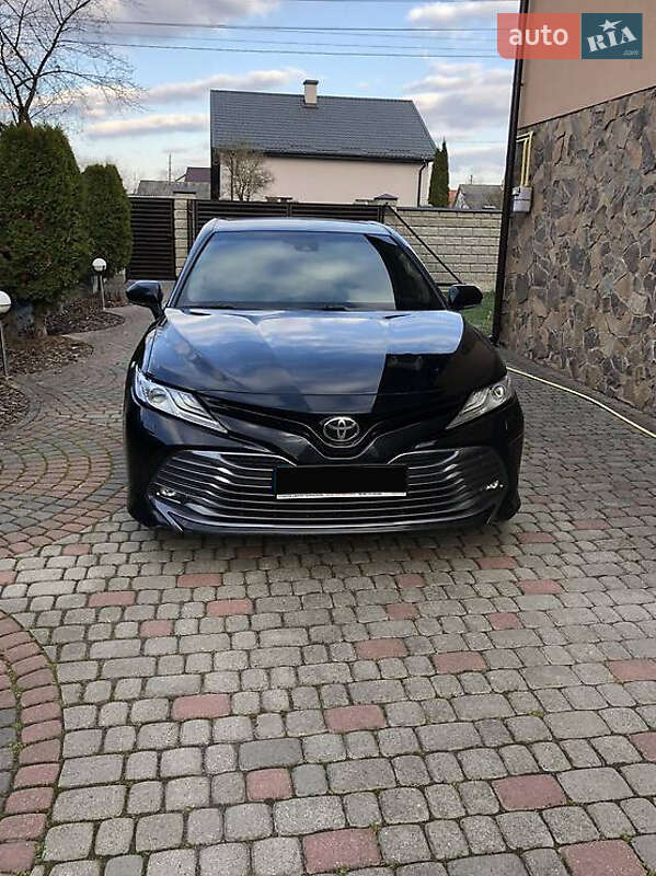 Седан Toyota Camry 2017 в Красном фото 2 Седан Toyota Camry 2017 в Красном