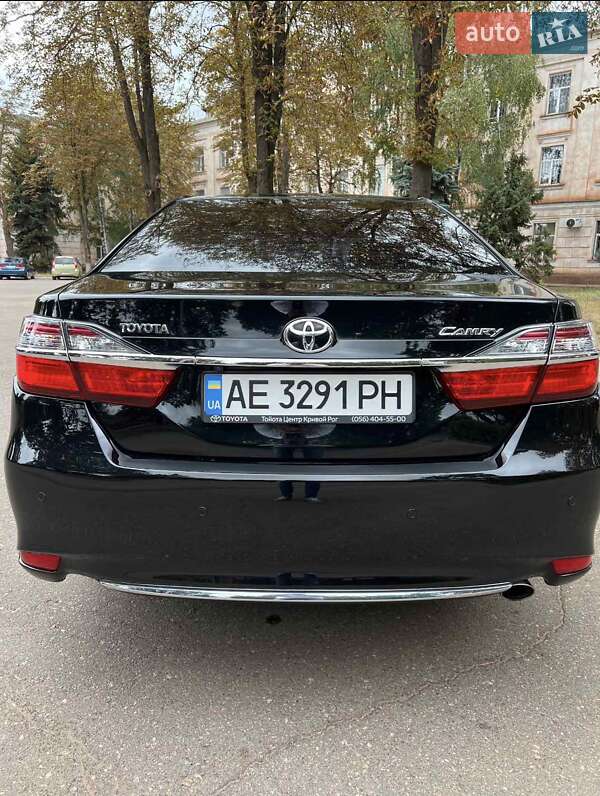 Седан Toyota Camry 2017 в Кривом Роге