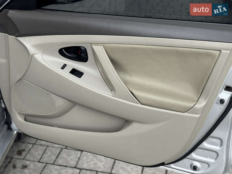 Седан Toyota Camry 2008 в Львове фото 12 Седан Toyota Camry 2008 в Львове