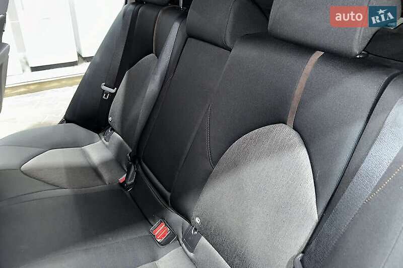 Седан Toyota Camry 2019 в Львове