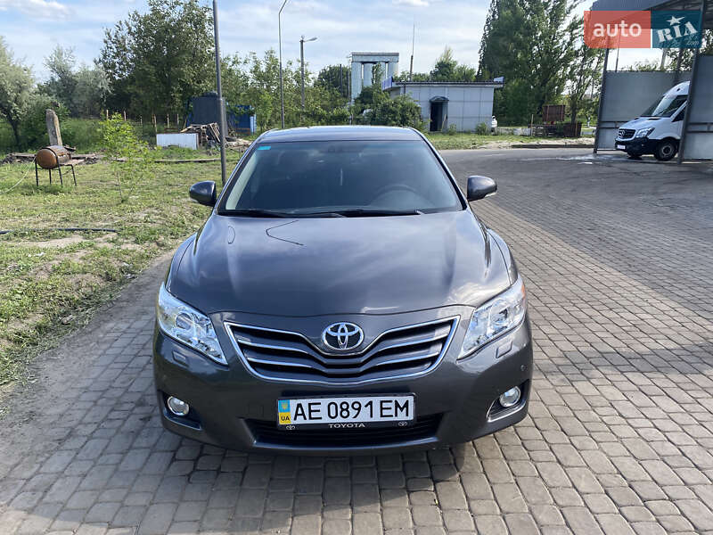 Седан Toyota Camry 2011 в Днепре