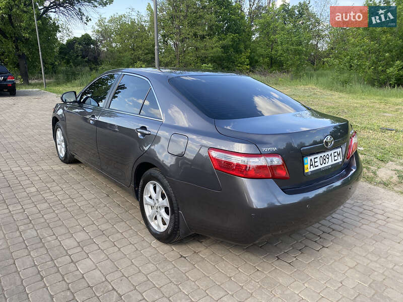 Седан Toyota Camry 2011 в Днепре