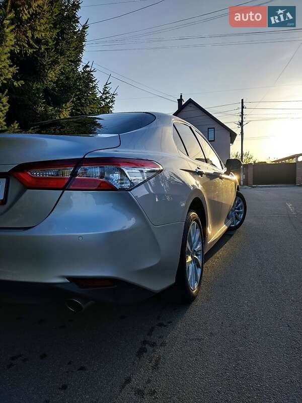 Седан Toyota Camry 2017 в Киеве