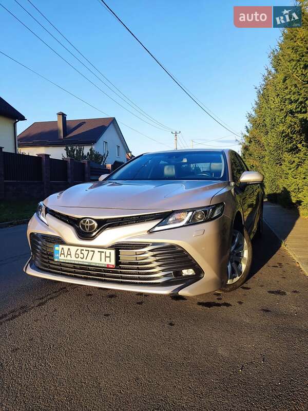 Седан Toyota Camry 2017 в Киеве