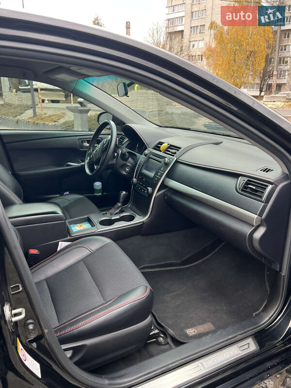 Седан Toyota Camry 2017 в Львове