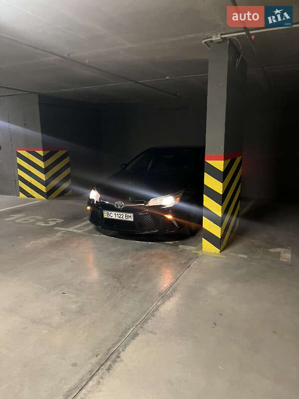 Седан Toyota Camry 2017 в Львове