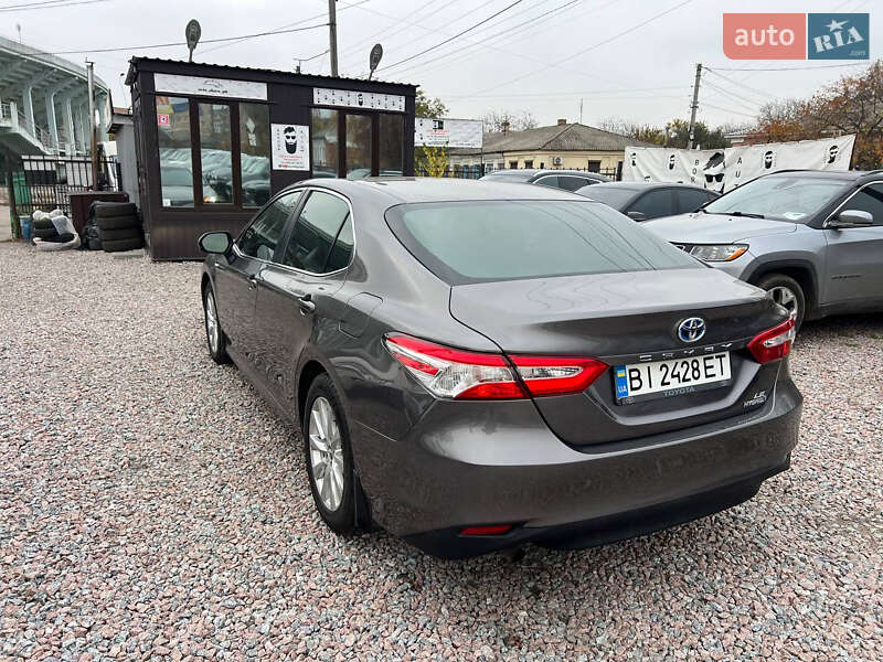Седан Toyota Camry 2018 в Полтаві