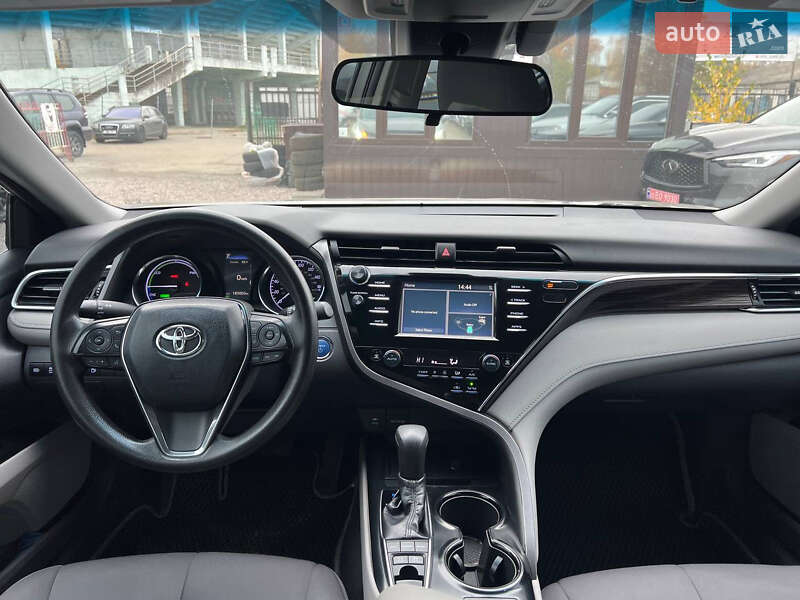 Седан Toyota Camry 2018 в Полтаві