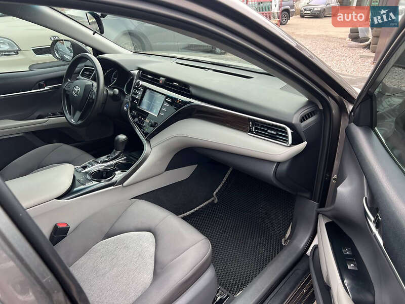 Седан Toyota Camry 2018 в Полтаві