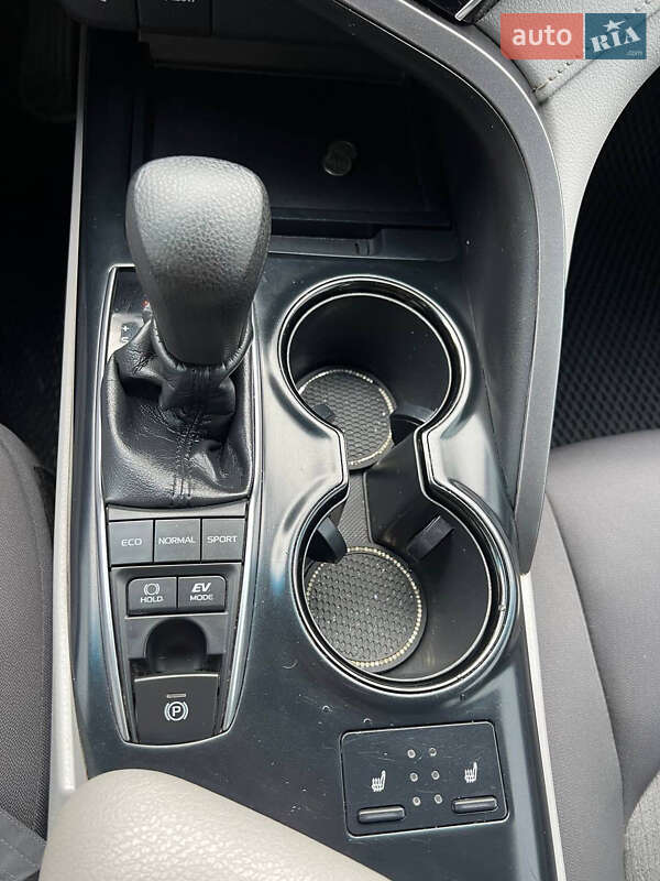 Седан Toyota Camry 2018 в Полтаві