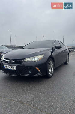 Седан Toyota Camry 2016 в Киеве