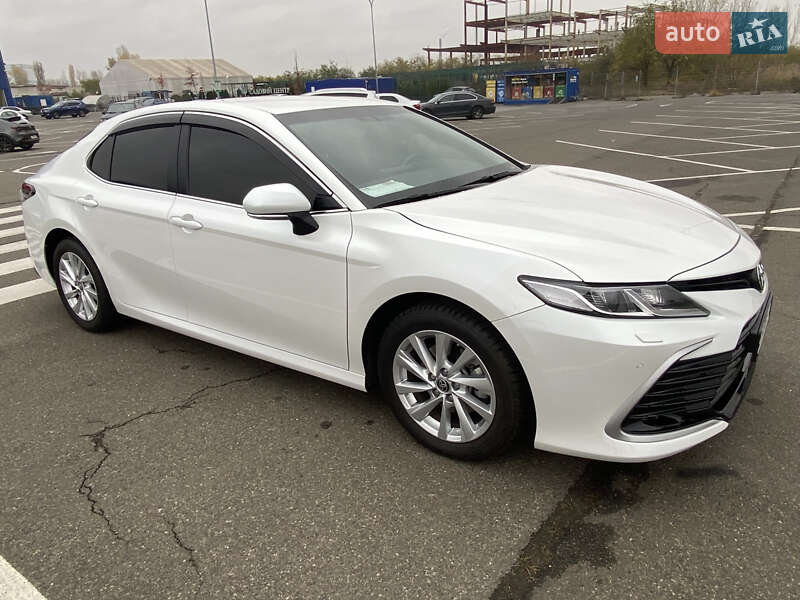 Седан Toyota Camry 2023 в Киеве