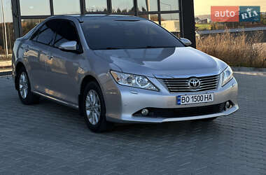 Седан Toyota Camry 2012 в Тернополе