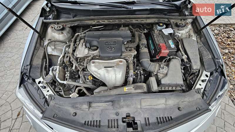 Седан Toyota Camry 2018 в Киеве