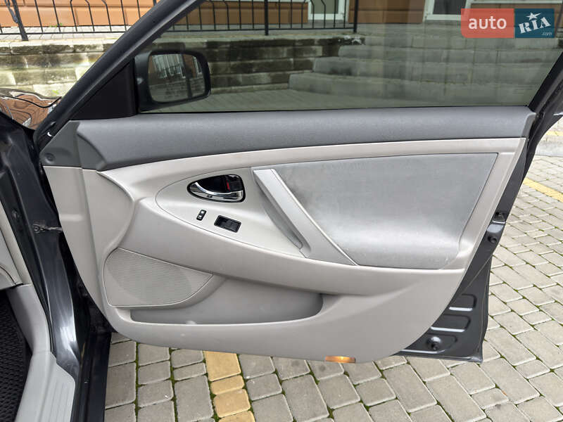 Седан Toyota Camry 2009 в Одессе