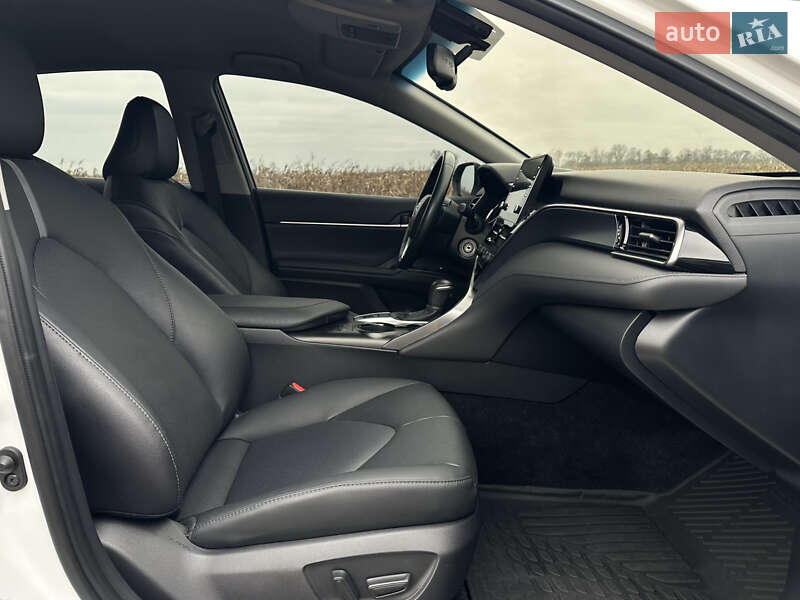 Седан Toyota Camry 2023 в Киеве фото 14 Седан Toyota Camry 2023 в Киеве