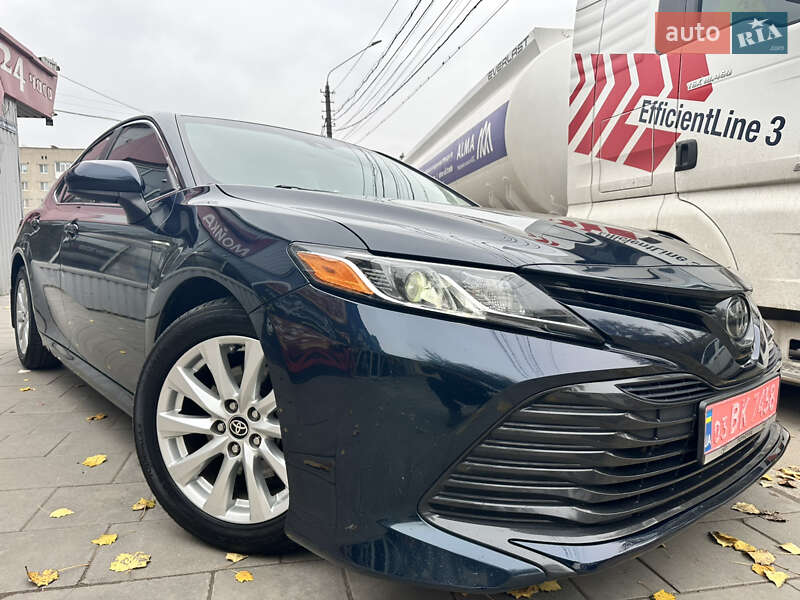 Седан Toyota Camry 2020 в Миколаєві
