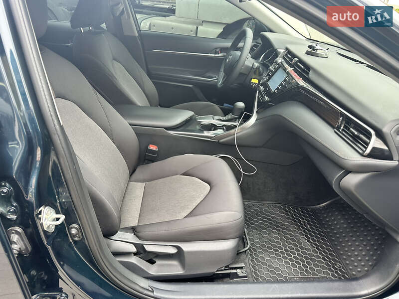 Седан Toyota Camry 2020 в Миколаєві