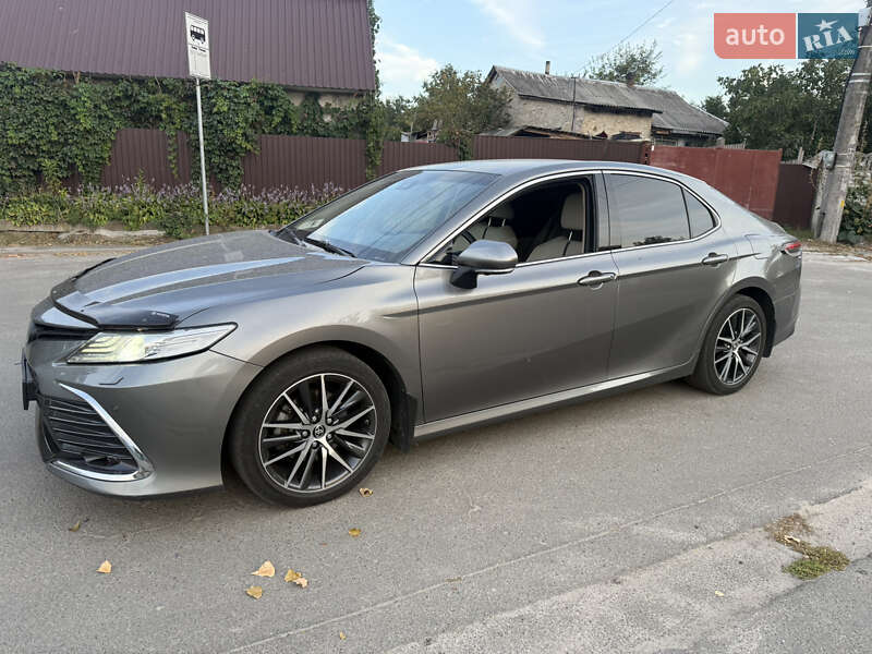 Седан Toyota Camry 2021 в Киеве