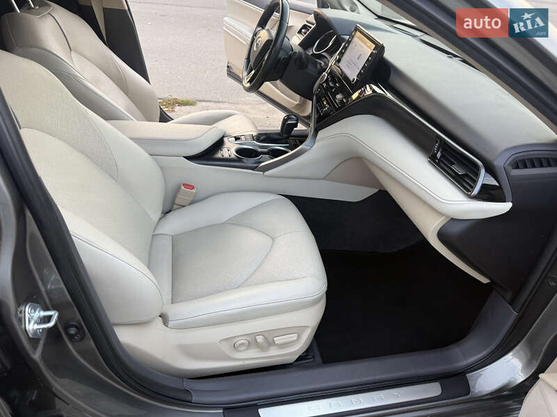 Седан Toyota Camry 2021 в Киеве