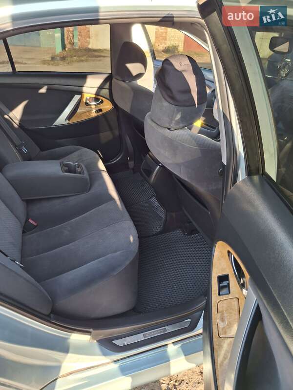 Седан Toyota Camry 2006 в Глухове