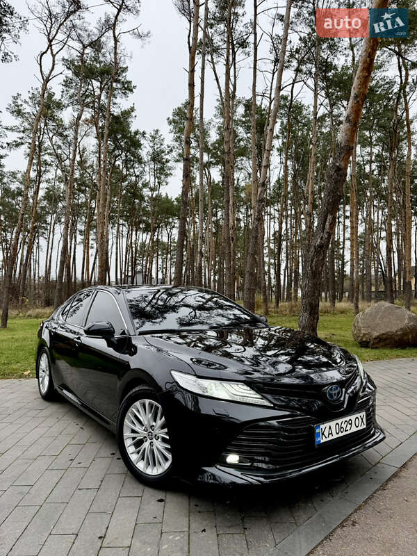 Седан Toyota Camry 2020 в Житомире