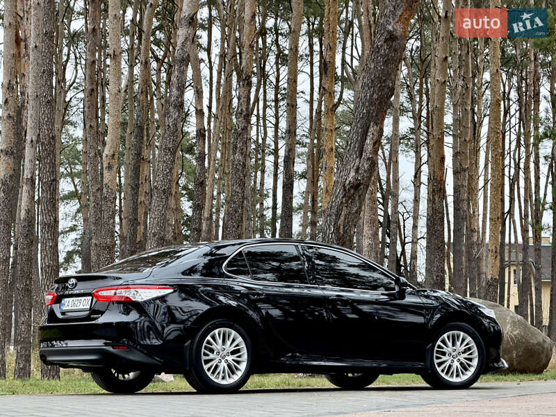 Седан Toyota Camry 2020 в Житомире