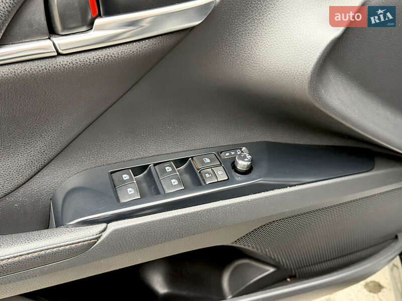 Седан Toyota Camry 2020 в Житомире