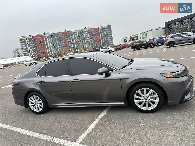 Седан Toyota Camry 2023 в Киеве