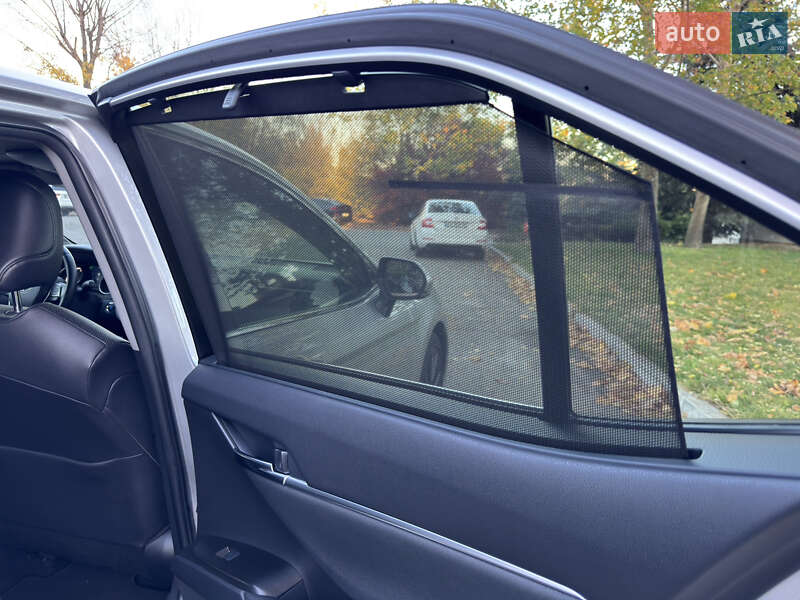 Седан Toyota Camry 2021 в Днепре