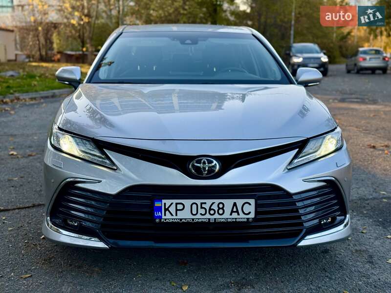Седан Toyota Camry 2021 в Днепре