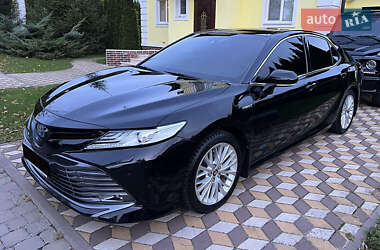 Седан Toyota Camry 2019 в Киеве