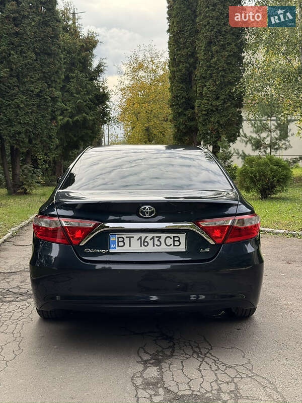 Седан Toyota Camry 2016 в Рівному