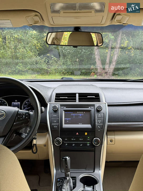 Седан Toyota Camry 2016 в Рівному