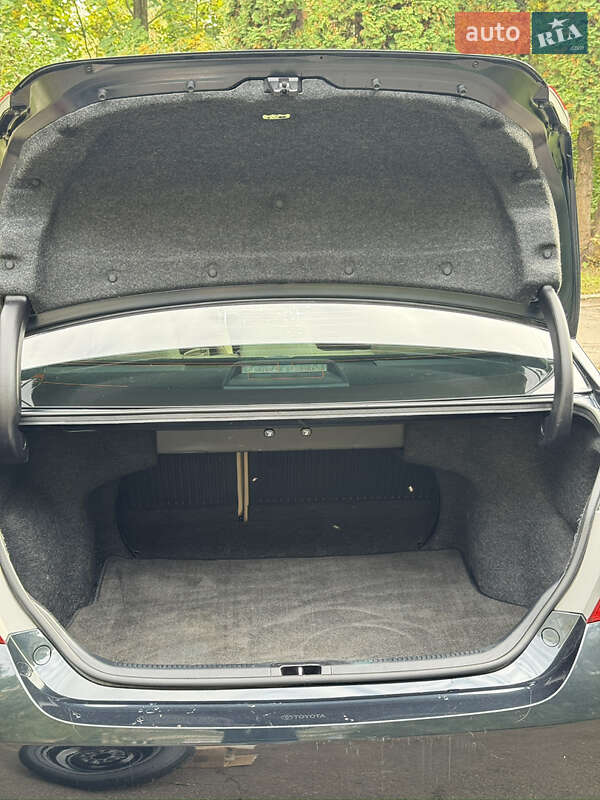 Седан Toyota Camry 2016 в Рівному