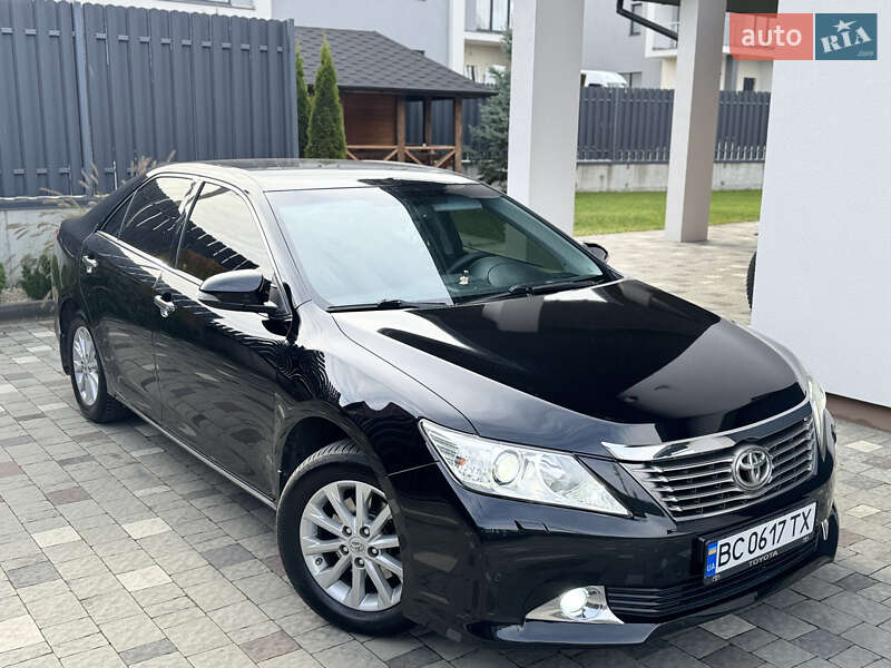 Седан Toyota Camry 2012 в Львове
