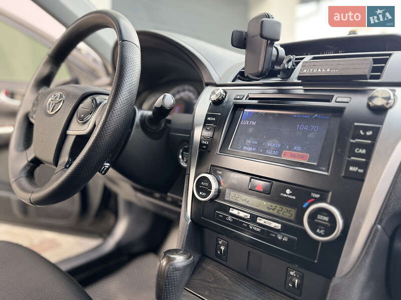 Седан Toyota Camry 2012 в Львове