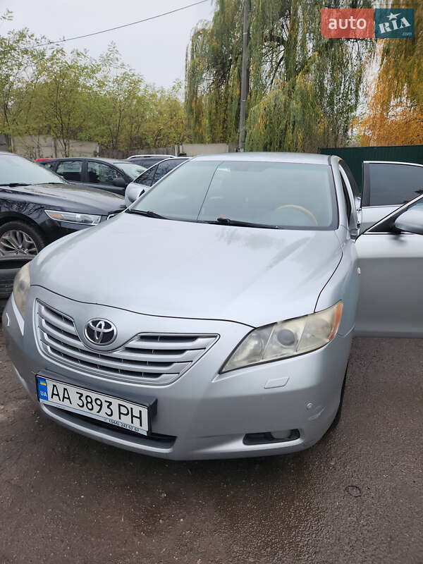 Седан Toyota Camry 2006 в Киеве