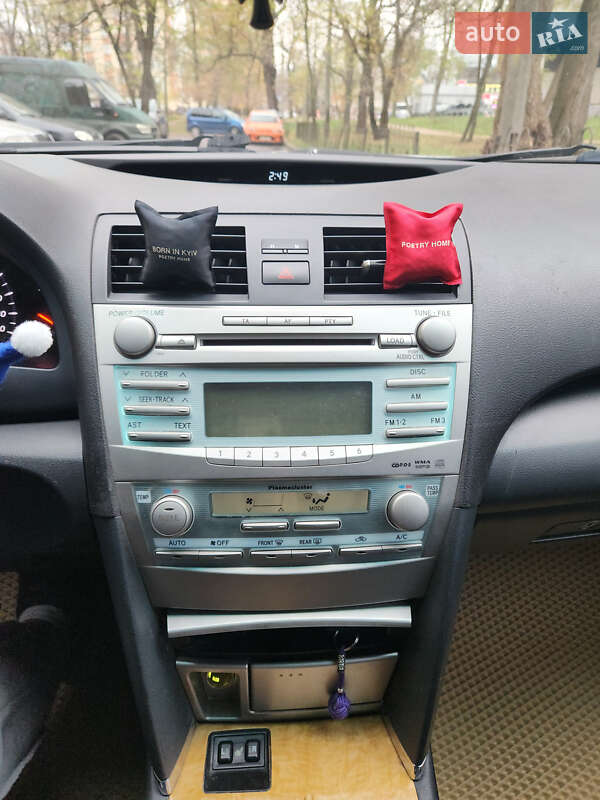 Седан Toyota Camry 2006 в Киеве