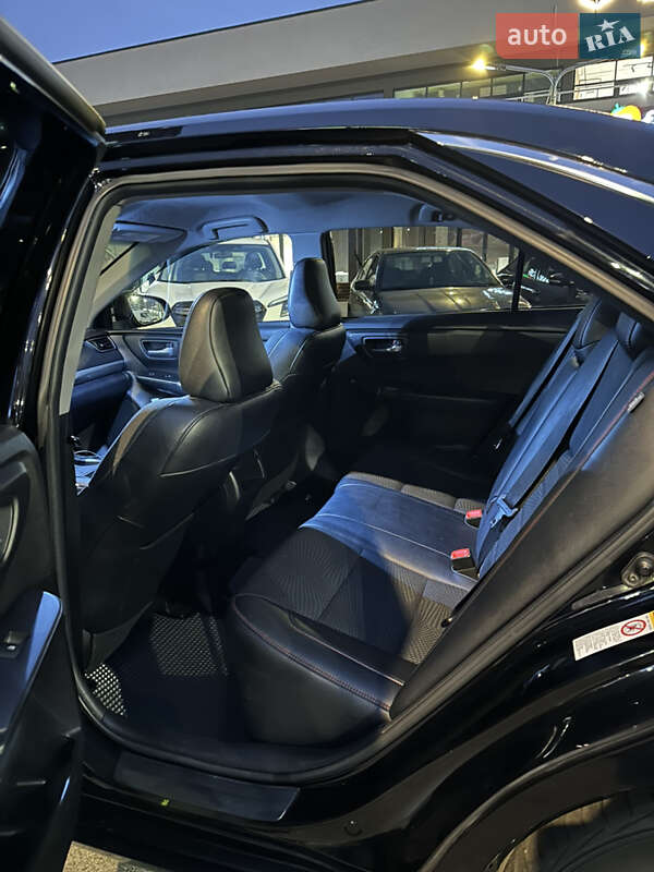 Седан Toyota Camry 2017 в Киеве