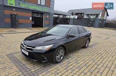 Седан Toyota Camry 2015 в Тернополе