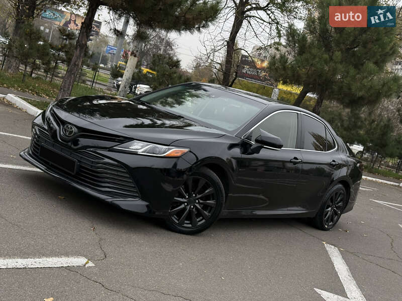 Седан Toyota Camry 2017 в Одессе