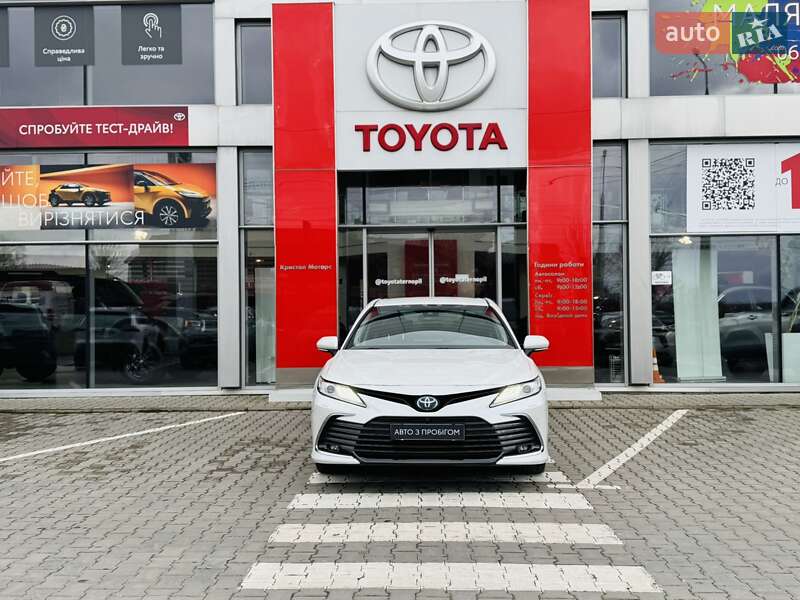Седан Toyota Camry 2024 в Тернополі