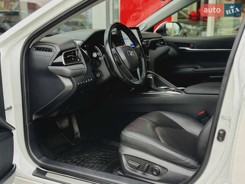 Седан Toyota Camry 2024 в Тернополі