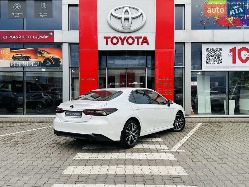 Седан Toyota Camry 2024 в Тернополі