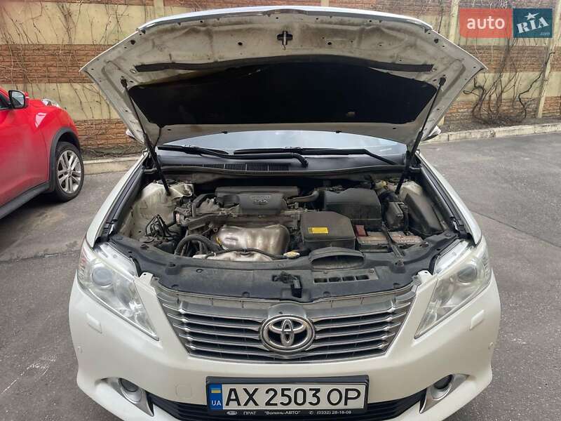 Седан Toyota Camry 2013 в Харькове