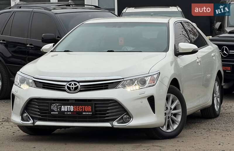 Седан Toyota Camry 2016 в Харкові