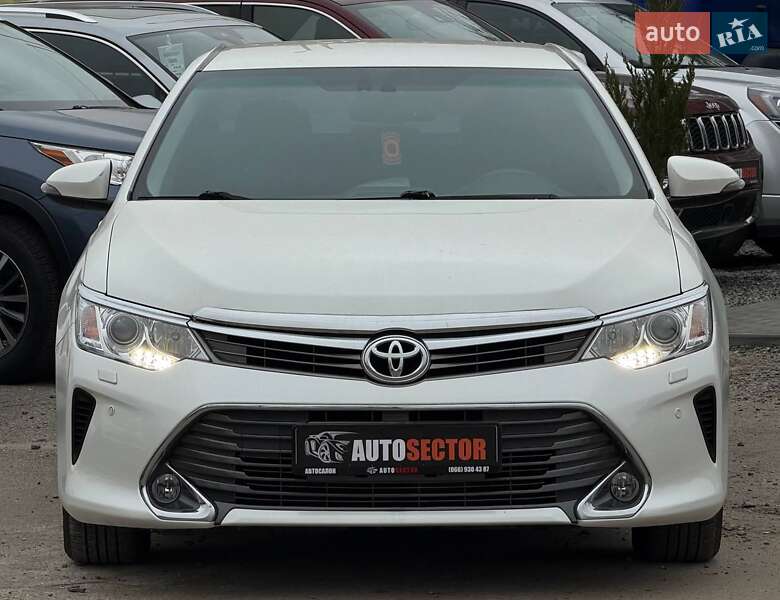 Седан Toyota Camry 2016 в Харкові