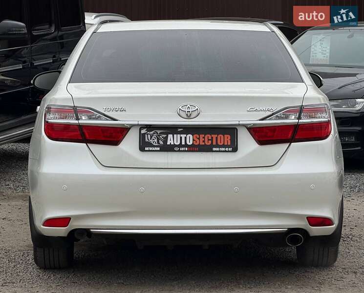 Седан Toyota Camry 2016 в Харкові