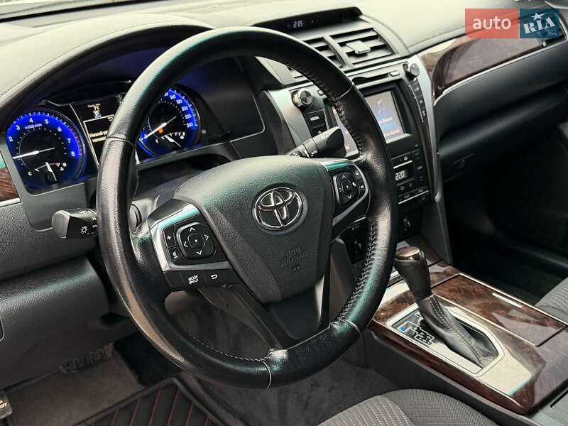 Седан Toyota Camry 2016 в Харкові